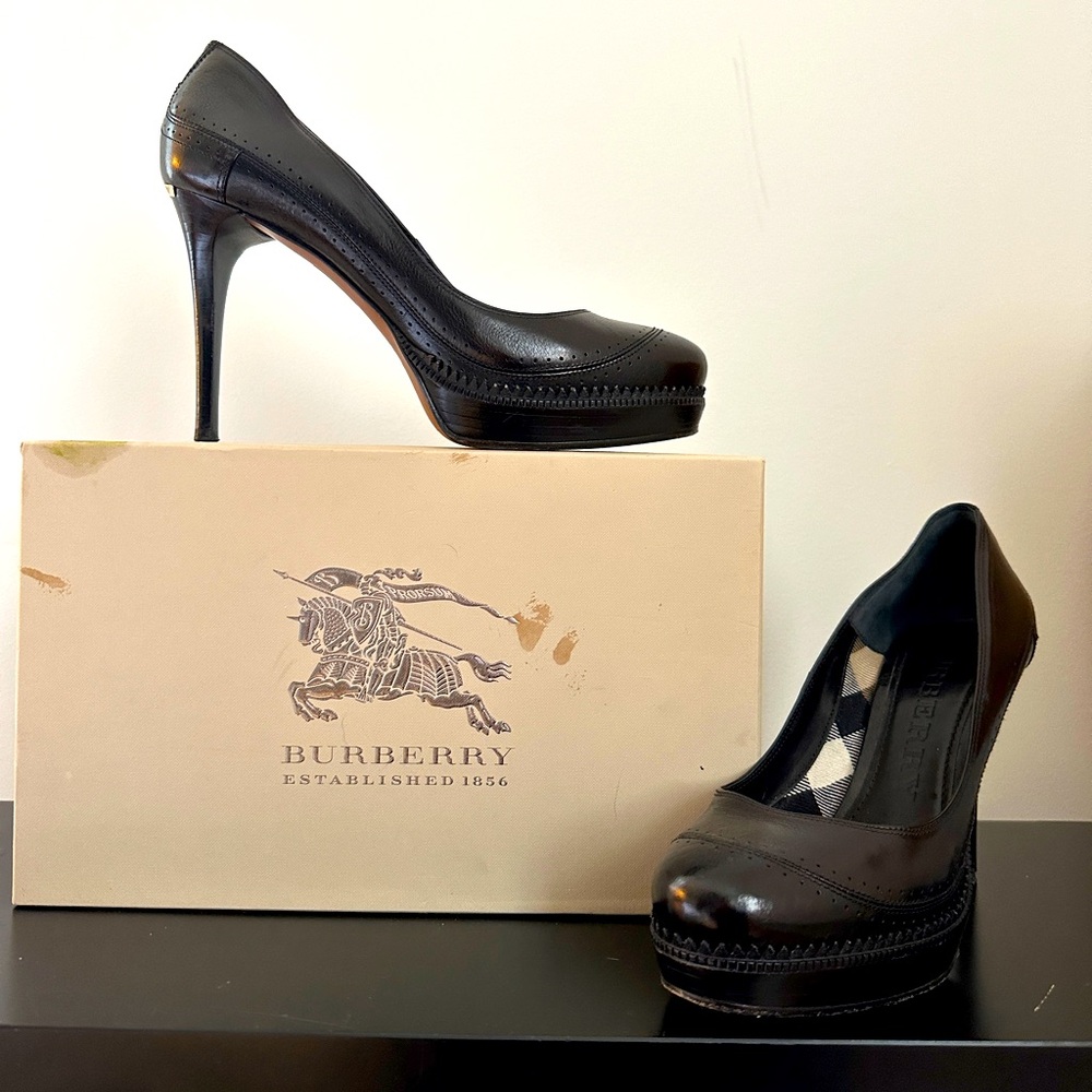 Burberry heels size 9 gentle use box included size 40